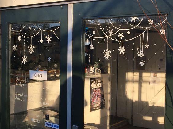 Các mẫu trang trí cửa kính Noel