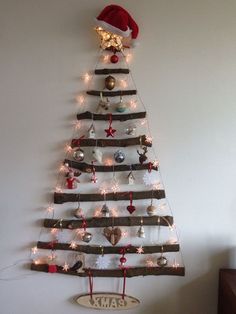 Cách làm cây thông Noel dán tường