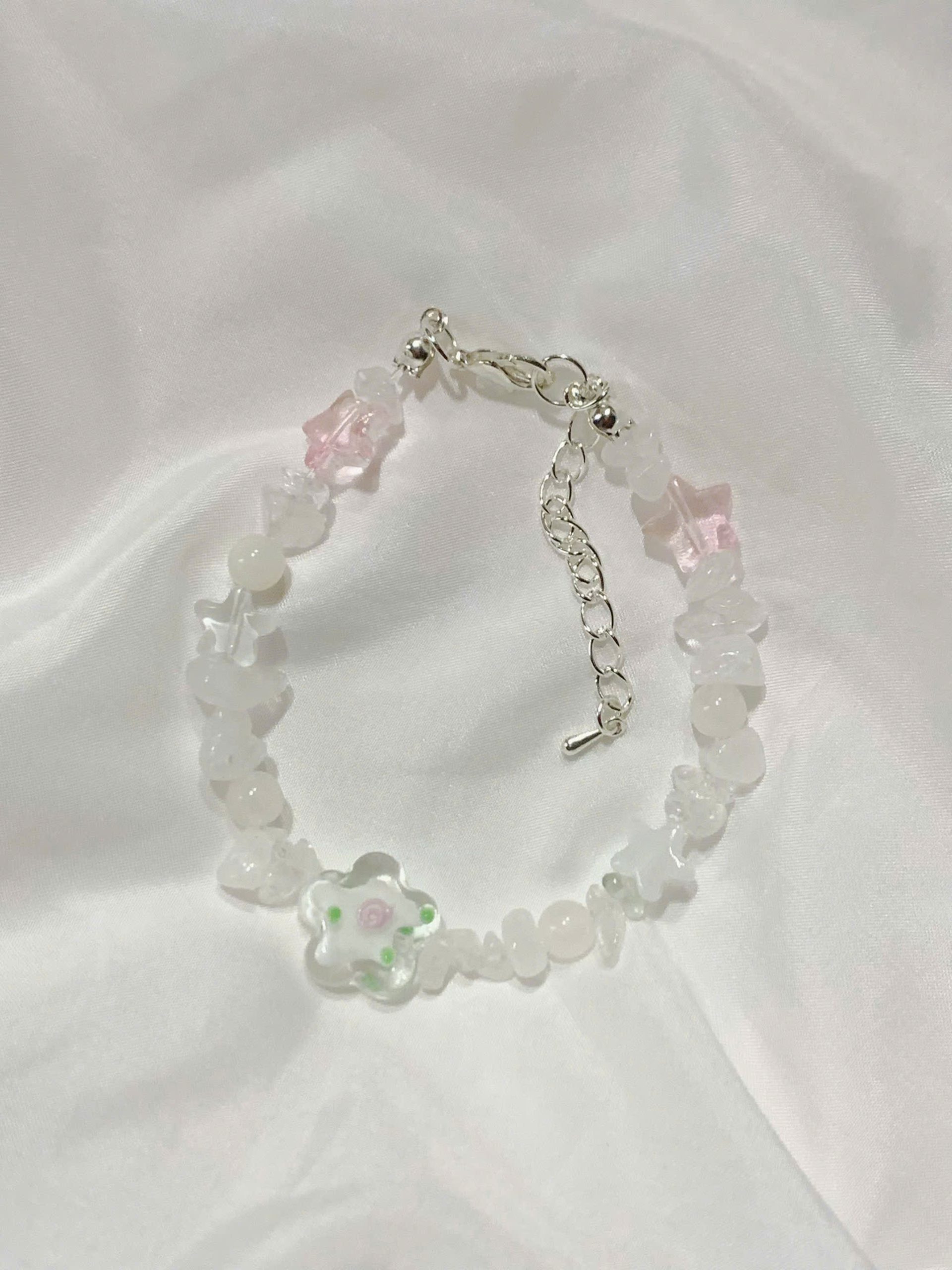 Vòng tay Flower Nàng Handmade mix đá trắng